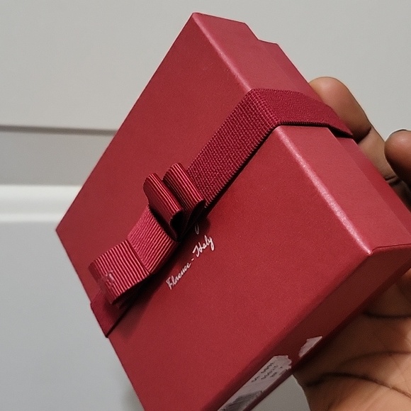 Large Salvatore Ferragamo Scarf Ring (Gold) - Picture 3 of 3